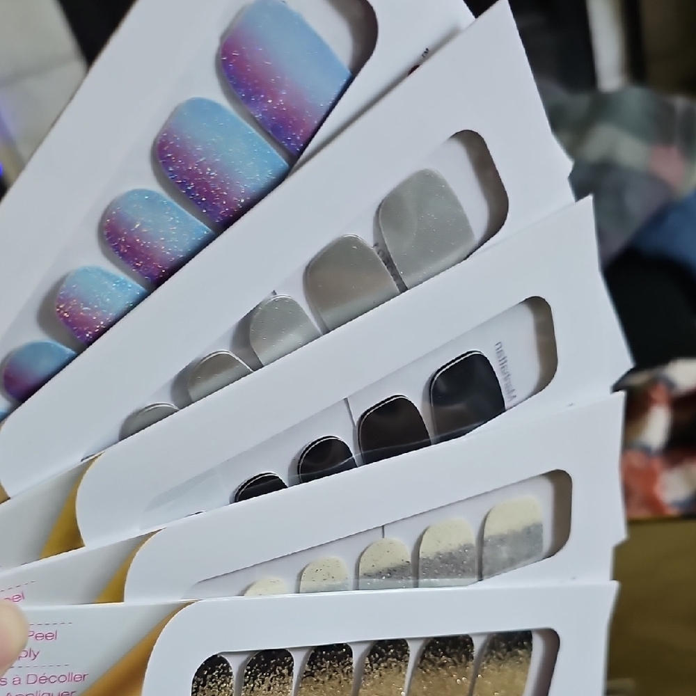Color Street Nail Polish Strips - Picture 7 of 8